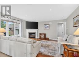 6 CAVERHILL CRESCENT - 12