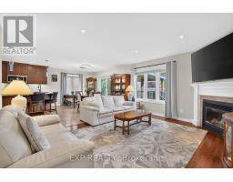 6 CAVERHILL CRESCENT - 13