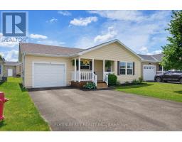 16 LINDSAY DRIVE - 35