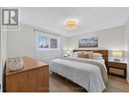 28 EDGEMERE CRESCENT - 24