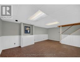 28 EDGEMERE CRESCENT - 32