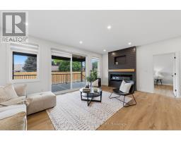 12 - 32 POSTMA CRESCENT - 14