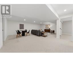 12 - 32 POSTMA CRESCENT - 20