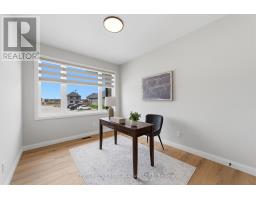 12 - 32 POSTMA CRESCENT - 7