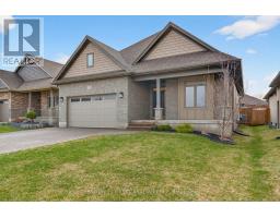 31 LINDSAY CRESCENT - 2