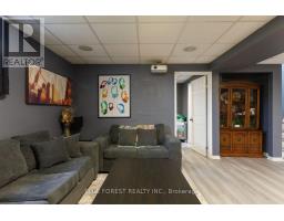2 SURREY CRESCENT - 19