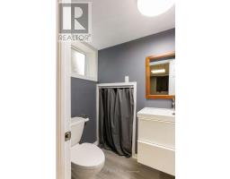 2 SURREY CRESCENT - 21