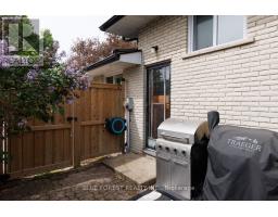 2 SURREY CRESCENT - 28