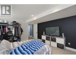 3 WATSON CRESCENT - 30