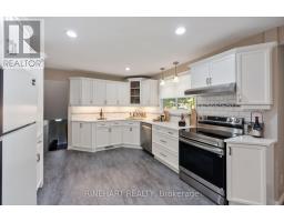 2 LLOYD MANOR CRESCENT - 11