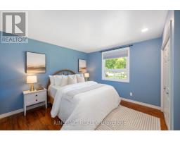 2 LLOYD MANOR CRESCENT - 16