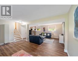 2 LLOYD MANOR CRESCENT - 22