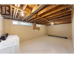 2 LLOYD MANOR CRESCENT - 24