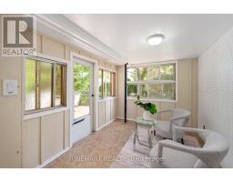 2 LLOYD MANOR CRESCENT - 28