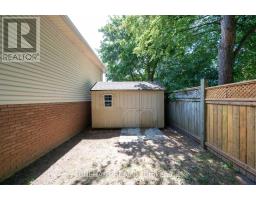 2 LLOYD MANOR CRESCENT - 35