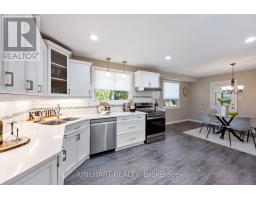 2 LLOYD MANOR CRESCENT - 9