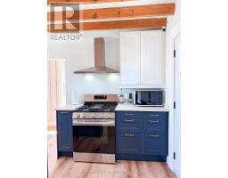 12 EAST AVENUE - 8