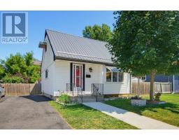 3 PARKSIDE DRIVE - 2