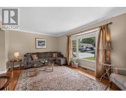 41 LUTON CRESCENT - 16