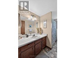 41 LUTON CRESCENT - 35
