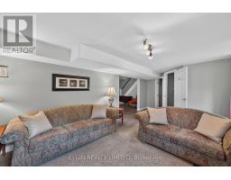 41 LUTON CRESCENT - 38