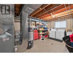 41 LUTON CRESCENT - 42