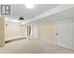 111 GERALD CRESCENT - 35