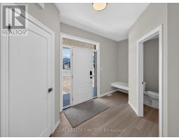 30 HEMLOCK CRESCENT - 4