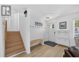 670 GLENGYLE CRESCENT - 6