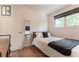 32 MENDIP CRESCENT - 17