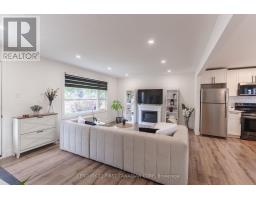 32 MENDIP CRESCENT - 23