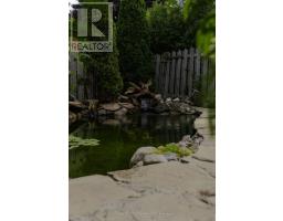 32 MENDIP CRESCENT - 37