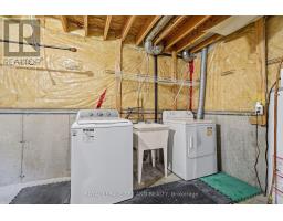 1942 BLOOM CRESCENT - 16