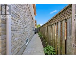1942 BLOOM CRESCENT - 18