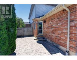 1647 BAYSWATER CRESCENT - 30