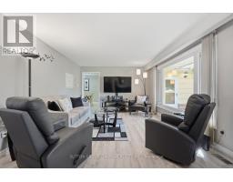 68 HAWKESBURY AVENUE - 12