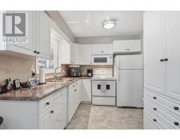 68 HAWKESBURY AVENUE - 20