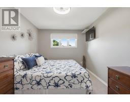 68 HAWKESBURY AVENUE - 26
