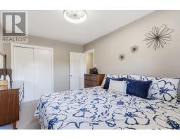 68 HAWKESBURY AVENUE - 27