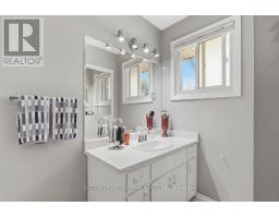 68 HAWKESBURY AVENUE - 31