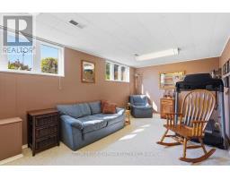 68 HAWKESBURY AVENUE - 33