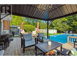 68 HAWKESBURY AVENUE - 39