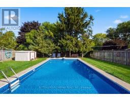 68 HAWKESBURY AVENUE - 40