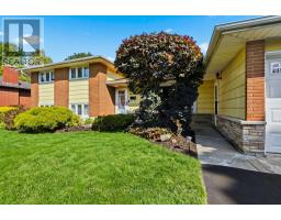 68 HAWKESBURY AVENUE - 8