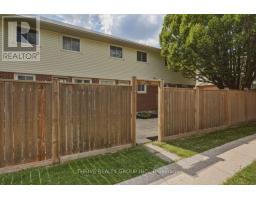 96 - 51 SHOLTO DRIVE - 32