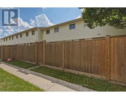 96 - 51 SHOLTO DRIVE - 33