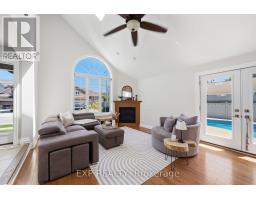 197 GIBSON CRESCENT - 12