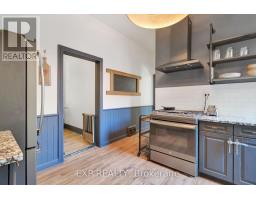895 DUFFERIN AVENUE - 15