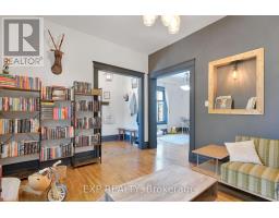 895 DUFFERIN AVENUE - 8