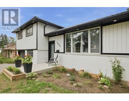 285 PANORMA CRESCENT - 3